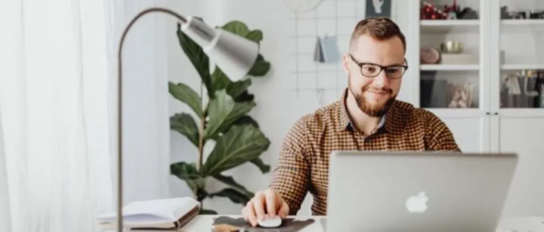 Man-Looking-At-MacBook-600x256-1-1280x547