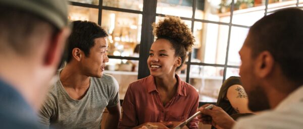 people-happy-at-restaurant-600x256